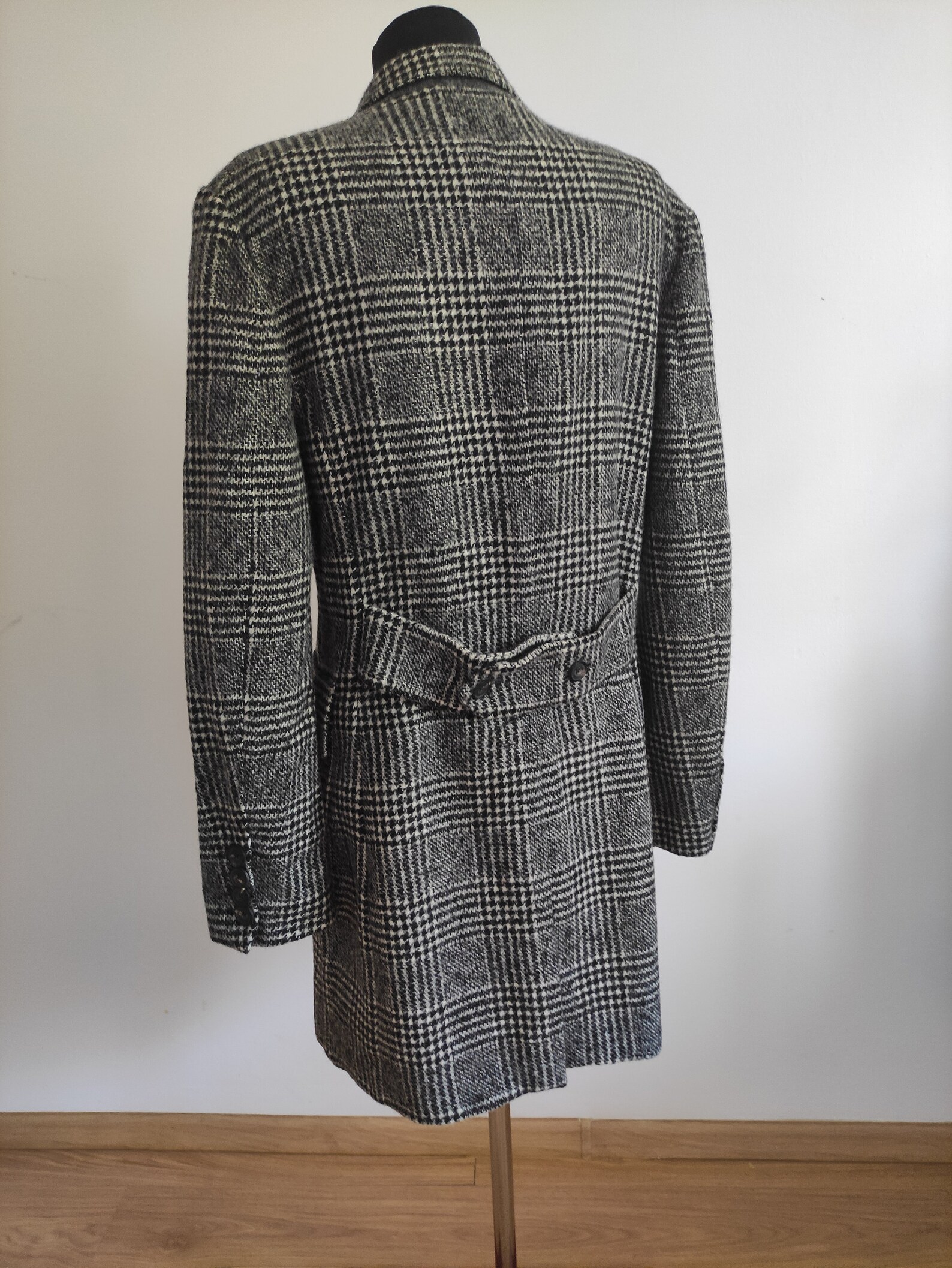 hardy amies coat