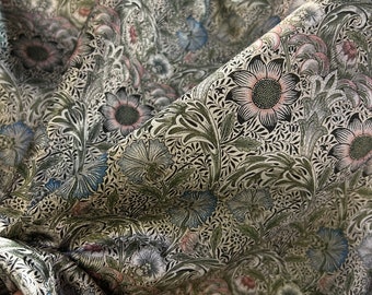 Tecido de veludo para estofamento com estampa floral em tons pastel, vendido por metro. Ideal para decoração de interiores e móveis, incluindo sofás e outros móveis.