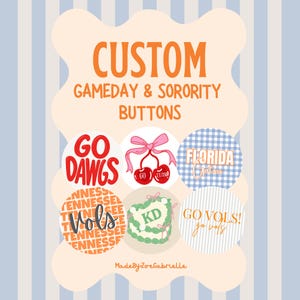 Puede incluir: Botones personalizados para el día del partido y la hermandad con varios diseños. Los botones presentan frases como "Go Dawgs", "Florida Gators" y "Go Vols!" en un estilo lúdico y colorido. La imagen incluye el texto "MadeByZoeGabrielle."