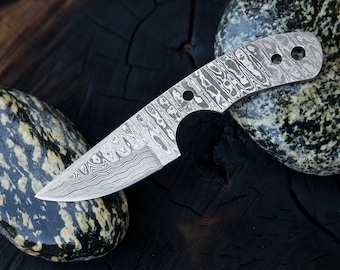 Hand Forged Damascus Steel Hunting Knife Blade: Fire Twisted Pattern