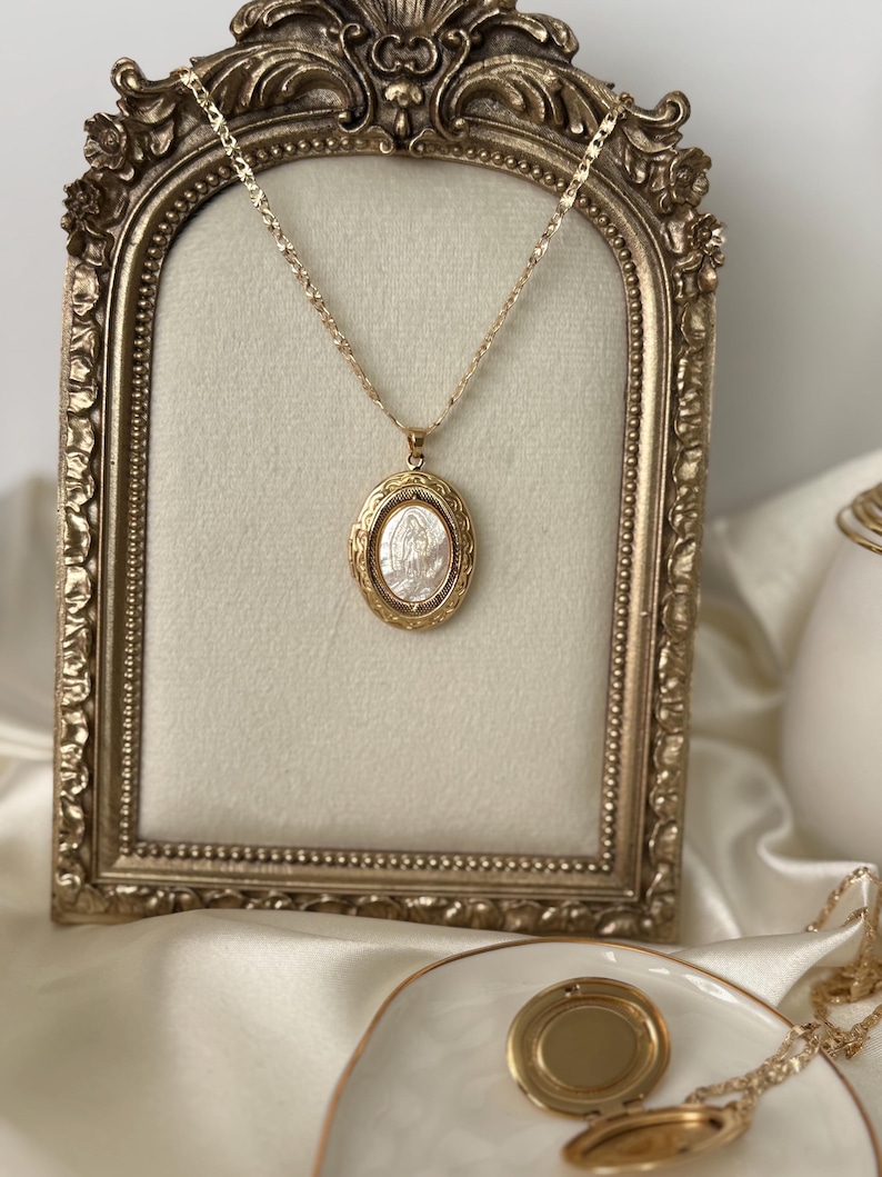 Collar con relicario de la Virgencita San Judas, colgante con relicario de la Virgencita con concha de perla imagen 5