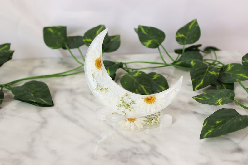 Crescent Moon Ring Holder Resin Ring Holder Resin Jewelry Stand Room Decor Pressed Flowers image 3