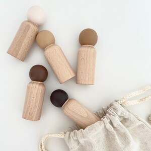 Multikulturelles Holz Peg Doll Set | Inklusive Montessori Spielzeug