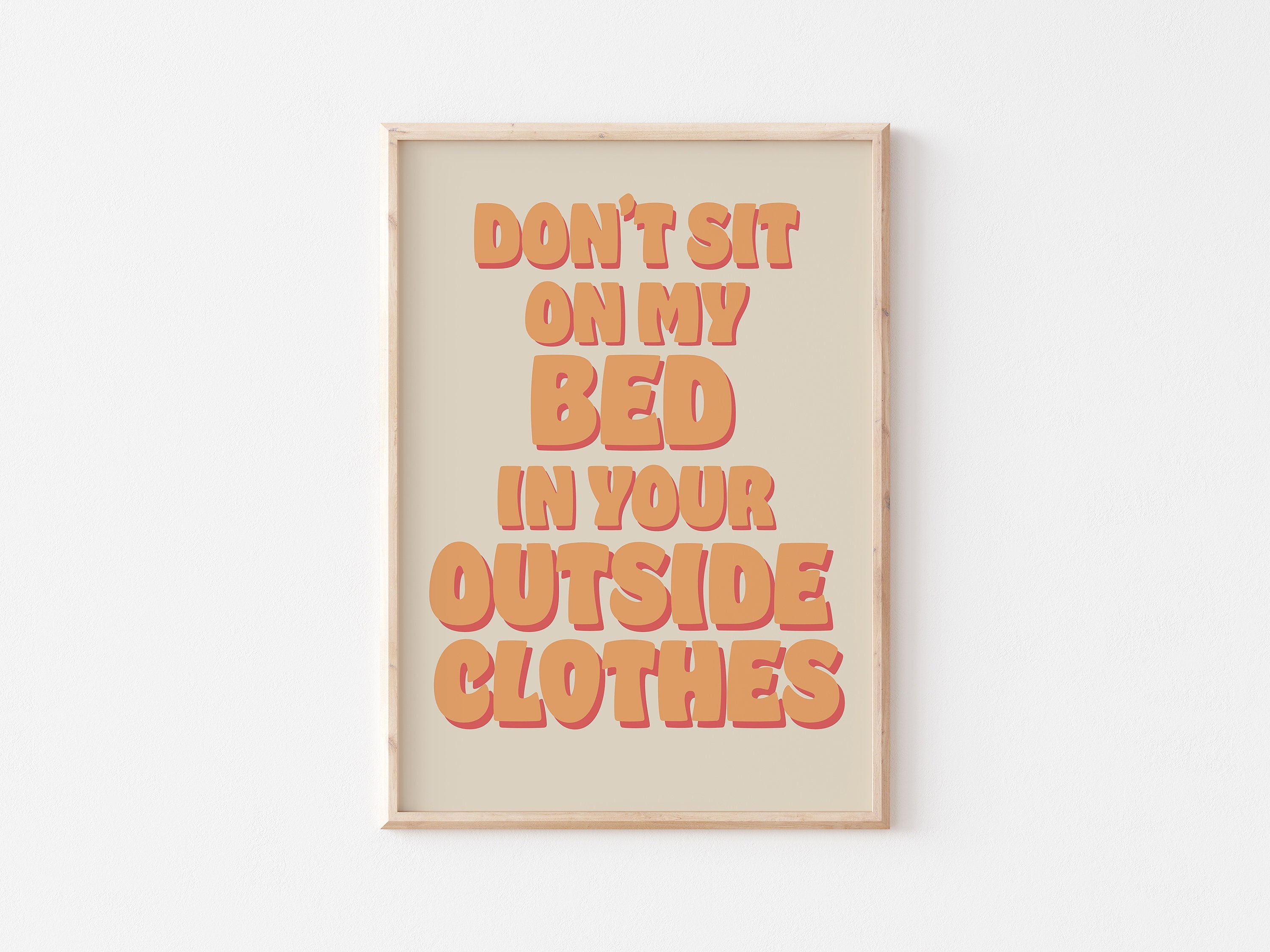 Wanddekoration Mit Spruch 'Please Don't Sit On My Bed' | Retro Blechschild 20x30cm - Witziges Geschenk