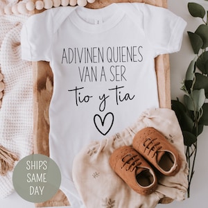 Adivinen quienes van a ser tio y tia Onesie®, Spanish Pregnancy Announcement Onesie®, Tia y Tio Announcement Onesie®, Anuncio De Bebe