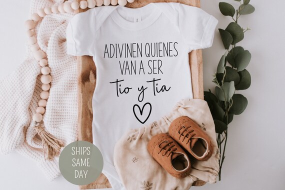 Adivinen quienes van a ser tio y tia Onesie®, Spanish Pregnancy Announcement Onesie®, Tia y Tio Announcement Onesie®, Anuncio De Bebe