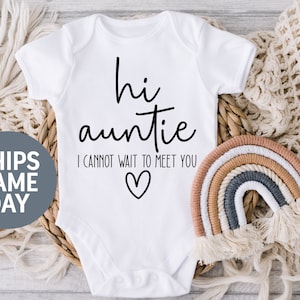 Baby Announcement Onesie®, Hi Auntie Pregnancy Announcement Onesie®, Auntie Sister Baby Bodysuit, Funny and Cute Baby Reveal Onesie®