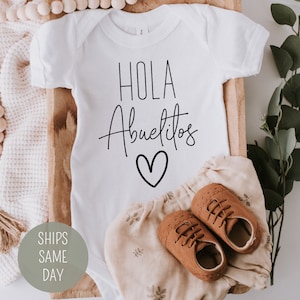 Hola Abuelitos anuncio de bebé onesie®, Spanish Pregnancy Announcement Onesie®, Grandparents Announcement Onesie®, Futuros Abuelitos