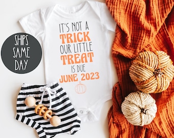 Halloween Baby Announcement Onesie, Fall Pregnancy Reveal Bodysuit
