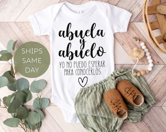 ABUELA Y ABUELO yo no puedo esperar para conocerlos onesie®, Hola Abuelitos anuncio de bebé onesie®, Spanish Pregnancy Announcement Onesie®