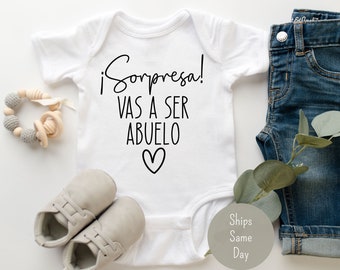 Sorpresa Vas a Ser Abuelo onesie®, Baby Announcement onesie® in Spanish, Spanish onesie®, Anuncio de Embarazo en espanol onesie®