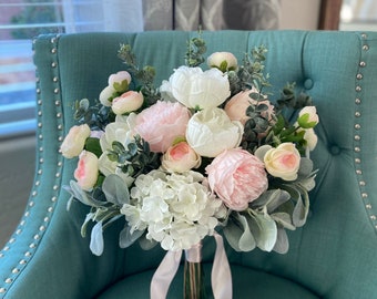Wedding bouquet:Blush and white bridal bouquet