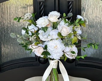 White Wedding Bouquet: Rustic bridal bouquet