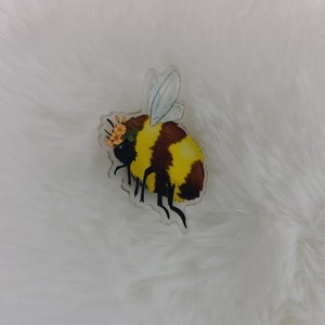 Small Bumble Bee Pin