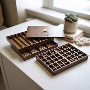 Spazioso portagioie per riporre orecchini, organizer per gioielli da toeletta, vassoio decorativo, regalo per la casa, scatola impilabile a 3 livelli incisa per gioielli