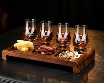 Bandeja para maridar whisky y aperitivos con 4 vasos, 3 secciones para aperitivos, tabla de degustación de bourbon, picnic, vuelo de whisky grabado, regalo para los amantes del whisky.