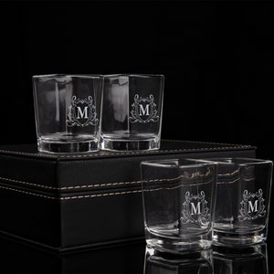 Gepersonaliseerde vierkante borrelglasset - gegraveerde bruiloft bruidsjonkers cadeaus beste man grot barware cadeau - 4 glazen in etui voor vrijgezellenfeest