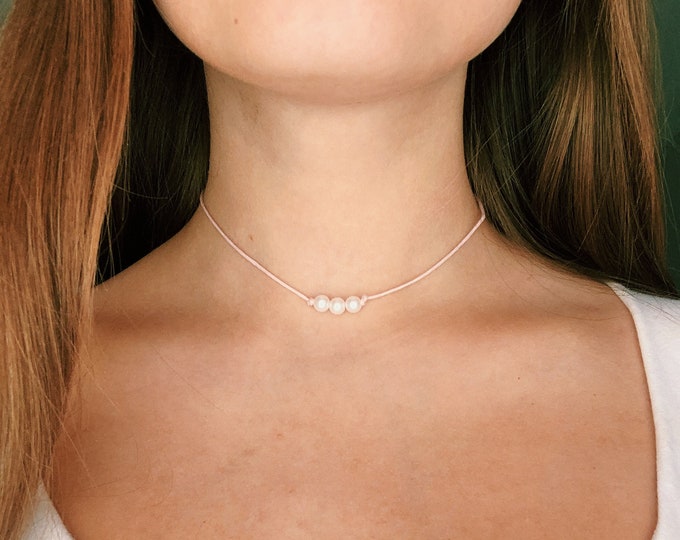 Three Mini Pearl NecklaceChoker in Light Pink