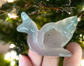 Druzy Agate Crystal Snail Carving: Healing Decor