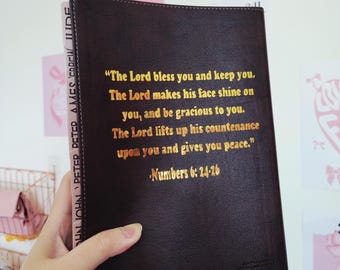 PERSONALIZE Bible, NIV Every Man&#39;s Bible, Large Print, Leather Like, Black,Customize Tabs, Study Bible for Men with Study Notes, Labels