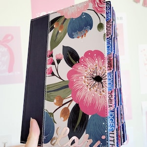 Personalized NIV Woman&#39;s Study Bible: Blue Floral Cloth Cover, with Tabs