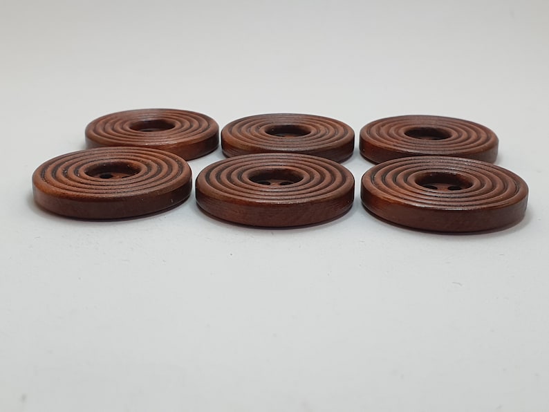 Set van 6 houten knopen knopkleur natuurlijk bruin donkerbruin maat 15, 20, 25, 30 mm houten knopen van hoge kwaliteit afbeelding 2