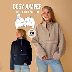 Puede incluir: Un patrón de costura en PDF para un jersey Cosy Jumper con cuello alto, tapeta frontal y botones a presión. El diseño incluye un bolsillo delantero grande y mangas largas. Se muestran dos ejemplos: uno en forro polar beige y otro azul marino.