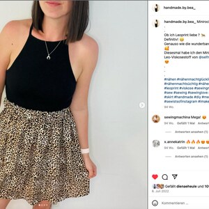 Pu&ograve; includere: Una donna indossa un top nero con spalline e una minigonna a stampa leopardata. La didascalia recita: "Ob ich Leoprint liebe? Definitiv! Genauso wie die wunderbaren Schnitte von @sewingmachina Diesesmal habe ich den Minirock Manfred aus dem sch&ouml;nen Leo-Viskosestoff von @selfmade_com gen&auml;ht! Ich bin verliebt #n&auml;hen #n&auml;henmachtgl&uuml;cklich #n&auml;henistwiezaubernk&ouml;nnen #n&auml;henmachts&uuml;chtig #n&auml;hent&uuml;rmich #rock #minirock #meo meoprint #viskose #sewingmachinamanfred #sewingmachina #sew #sewing #sewinglove #sewingaddict #sewingproject #skirt #handmade #diy #memade #memadewardrobe #swistsofinstagram #makemyownclothes"