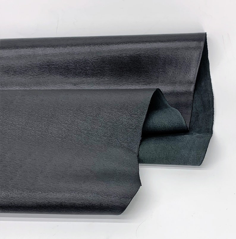 Piel negra Saffiano Fine con estampado pequeño /100% natural/ 1,1 mm/ 2-3 oz / Superficie grabada en relieve y chapada en caliente / Paneles precortados imagen 6