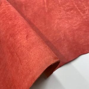 Cuero rojo / Láminas de curtido vegetal de Pueblo Maya / Grano superior 1,4 mm 3-4 OZ / para bolsos, zapatos, carteras, billeteras