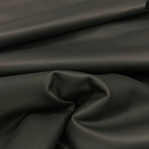 Cuir de veau noir mat 1 mm mi-rigide feuilles de cuir pour sacs, chaussures, portefeuilles, reliure image 7