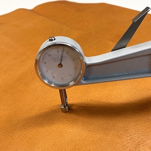 Cognac glazed pig skin | thin 0.6mm | 1-2 oz | Stiff temper image 2
