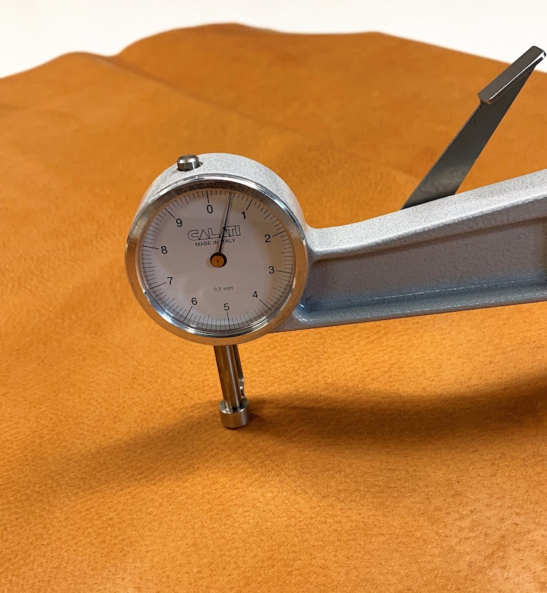 Cognac glazed pig skin | thin 0.6mm | 1-2 oz | Stiff temper image 2