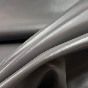 Grijs leer 100% natuurlijk rundnappaleer| 1-1,2 mm | 3 oz | Gehele zijkanten | voorgesneden panelen | voor tassen, stoffering, schoenen