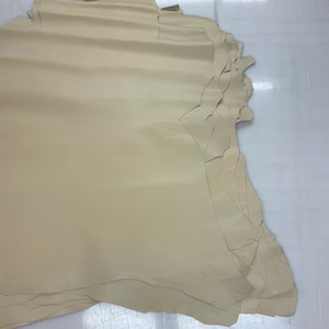 Beige geitenleer nappaleer ondertoon | dun 0,8 mm | 1-2 oz | Stijfheid voor het voeren van schoenen, portemonnees, tassen
