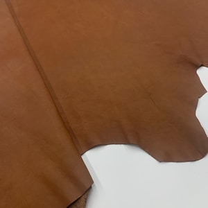 Brown leather Antique Vintage rustic 100% real 0.8 mm 2 oz | waxy oily finishing distressed color vegetable tanned for bags, upholstery.