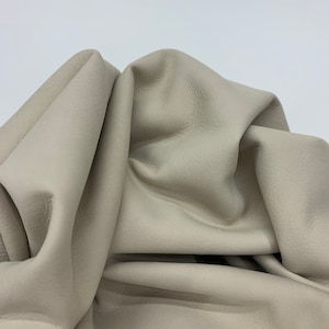 Cuir nubuck blanchi fin beige | 0,6 mm | Doux, élastique | Peaux de veau | Pour des gants vêtement robe veste de costume pantalon pantalon chapeau