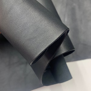 Couro preto fino e macio | 1 mm 2-3 oz | Bezerro | versátil, não elástico | para couro em folhas | para bolsas, sapatos, roupas, encadernação | artesanato em couro