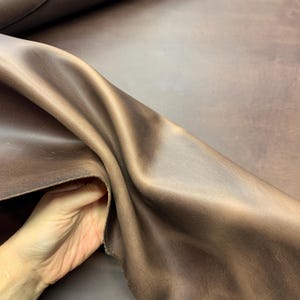 Brown leather pull up real 2-2.2mm 5oz thick crazy horse waxy oily finishing distressed for bags shoes leathercraft