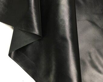 Piel negra Saffiano brillante de vaca / 1,0 mm / 2-3 oz / Piel natural auténtica / paneles precortados