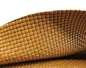 Cuero marrón tejido con patrón en relieve / natural 1,5 mm o 3-4 oz / Color marrón mate // Pieles de vaca con relieve para tapizar bolsos