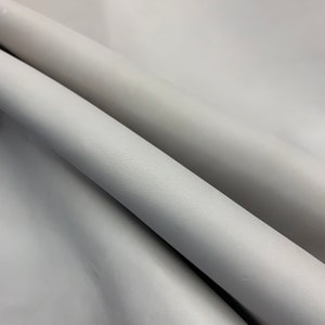 Pelle grigia 100% nappa bovina naturale/opaca/ 1-1,2 mm / 3 oz / lati in pelle intera / pannelli pretagliati in fogli / per borse, tappezzeria, scarpe