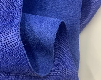 Piel azul con relieve real / piel natural de 1,5 mm o 3-4 oz / color azul mate // pieles de vaca repujadas para bolsos sin tapizar