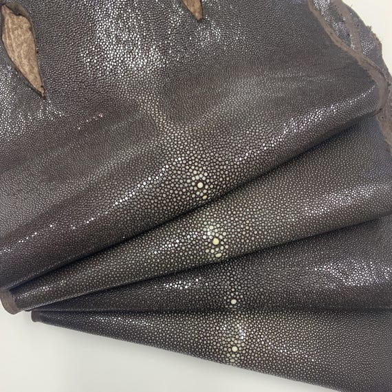Peau de galuchat, peau de poisson, cuir naturel, surface polie