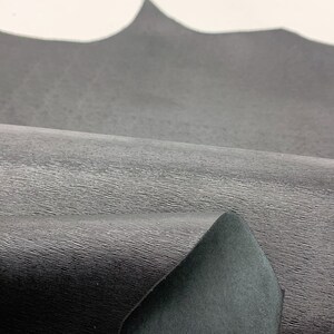 Piel negra Saffiano Fine con estampado pequeño /100% natural/ 1,1 mm/ 2-3 oz / Superficie grabada en relieve y chapada en caliente / Paneles precortados imagen 7