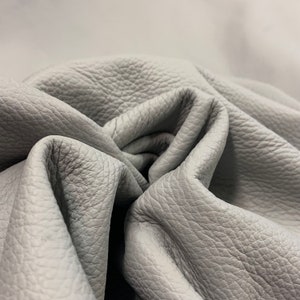 Pelle di mucca testurizzata grigia con effetto zigrinato / 1,5 mm / 4 oz / Vera pelle naturale / Pannelli in fogli pretagliati