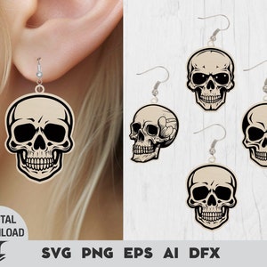 Puede incluir: Pendientes con forma de calavera con contornos negros y relleno beige, presentados sobre una superficie de madera blanca. Los pendientes se muestran en múltiples vistas, incluida una que se lleva en la oreja. También incluye el texto "DESCARGA DIGITAL".