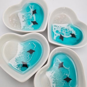 Personalized Manta Ray Ring Dish, Couples Gift, Manta Ray Gift, Gift for Him or Her, Resin Ocean Waves, Jewelry Holder, Beach Trinket Dish
