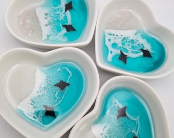 Personalized Manta Ray Ring Dish, Couples Gift, Manta Ray Gift, Gift for Him or Her, Resin Ocean Waves, Jewelry Holder, Beach Trinket Dish