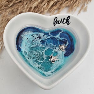 Personalized Sea Turtle Ring Dish, Ceramic Heart Trinket Dish, Resin Ocean Waves Jewelry Storage, Jewelry Holder, Birthday Gifts, Faith Gift